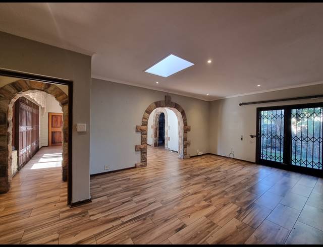 4 BEDROOM HOUSE FOR SALE IN TABLE VIEW